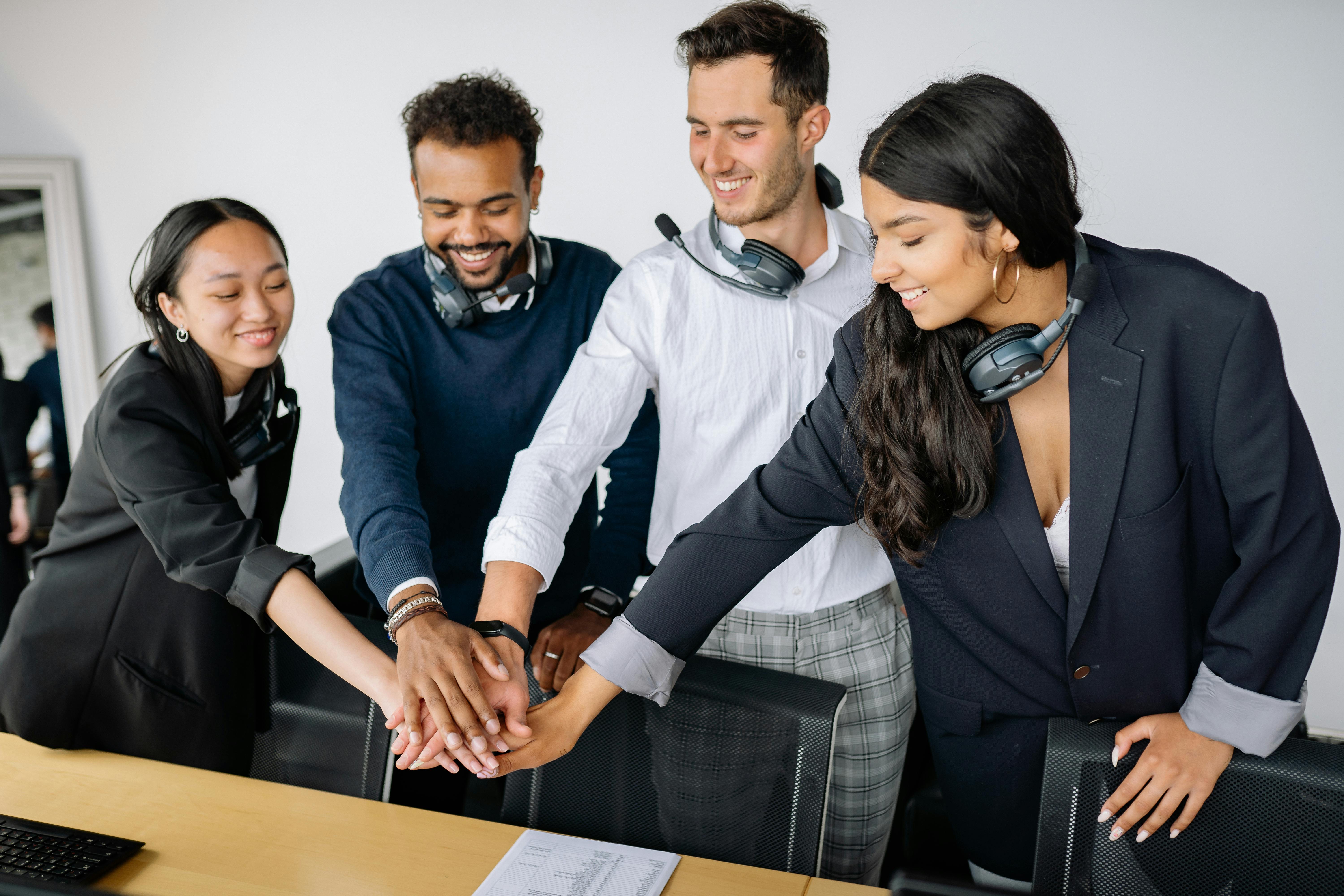 24/7 corporate travel support team showing teamwork and commitment.